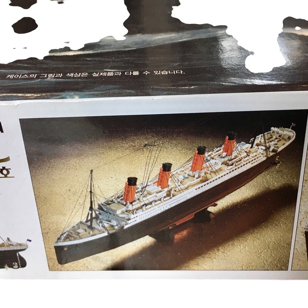 R.M.S. Titanic Model Building Kit - Picture 3 of 7